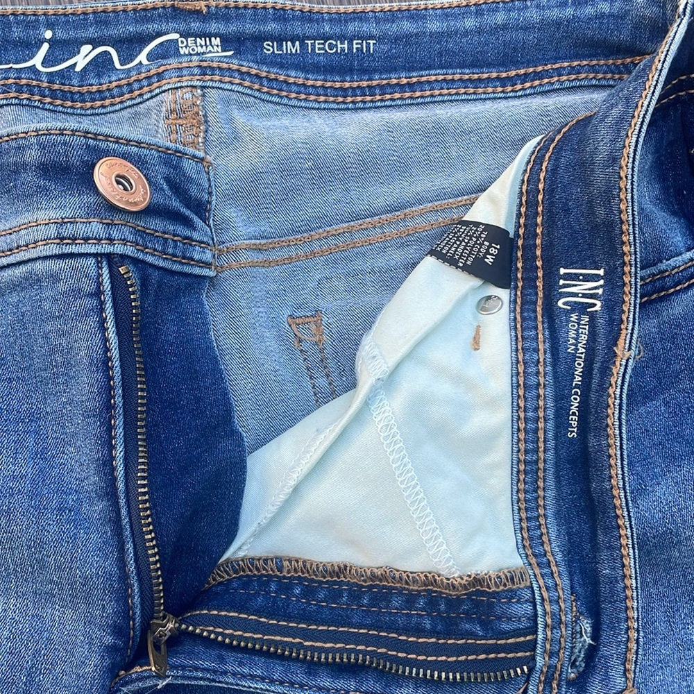 INC Slim Tech Shorts Size 18W - Picture 2 of 3